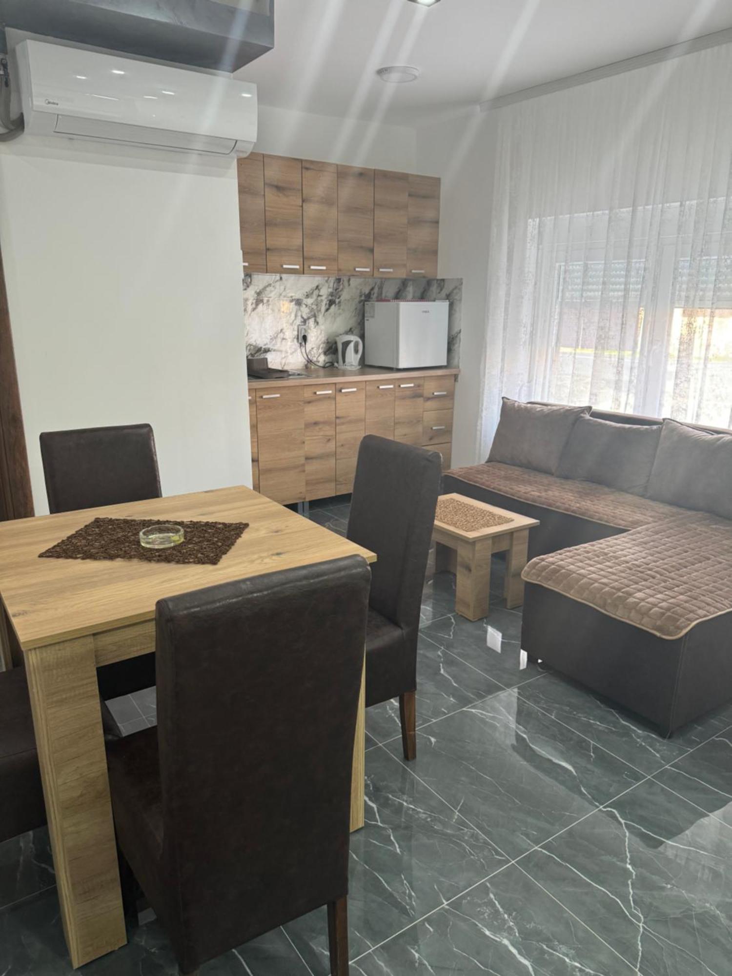 Sobe I Apartmani Casa Mia Pecinci Eksteriør bilde